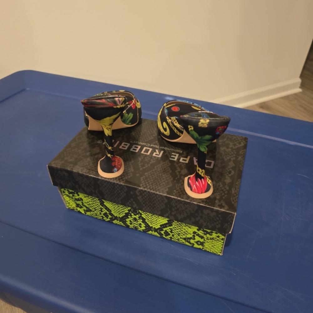 Cape Robbin Black Multicolor Heels - Picture 4 of 7